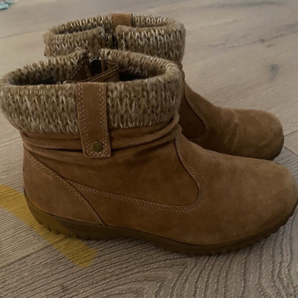 New Khombu Women's Laura Suede and Knit All Weather Boots Zip Bootie  Size 7 M